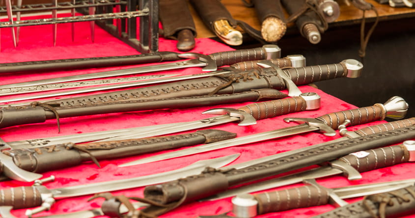 Ritterfest Marktstand Schwerter