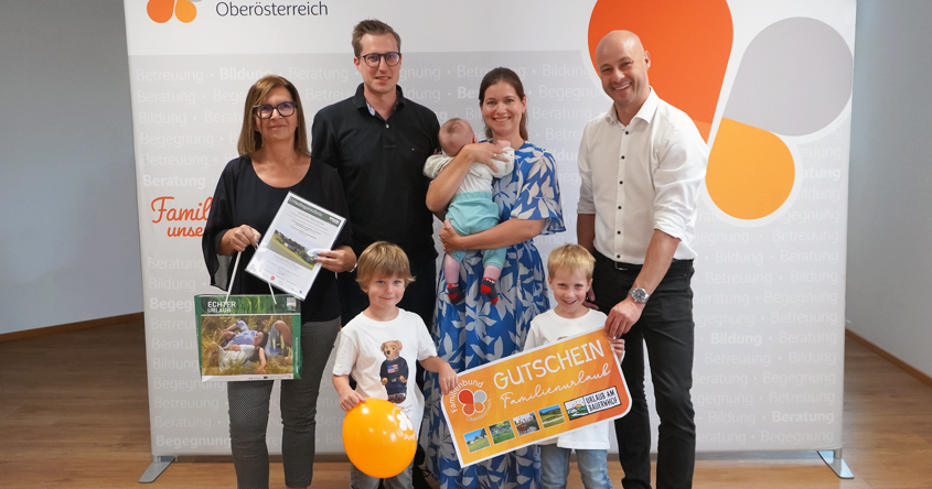 Familie gewinnt Urlaub am Bauernhof