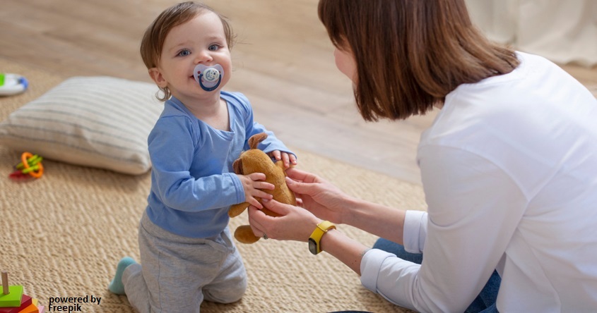 Baby beim Spielen