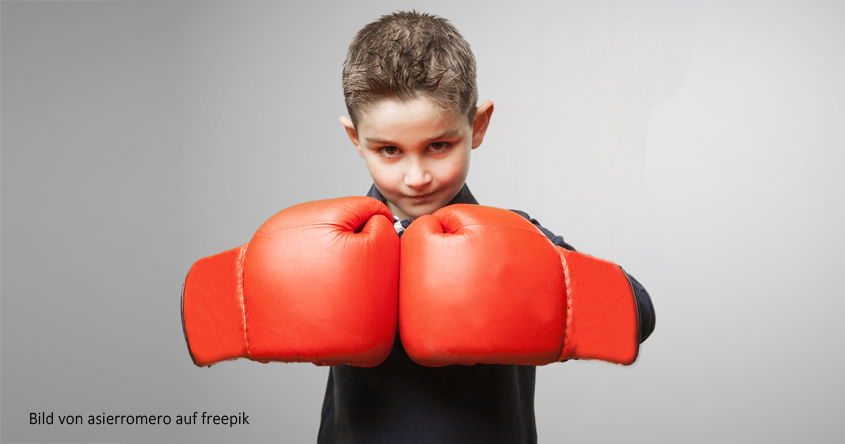 Kind mit Boxhandschuhen