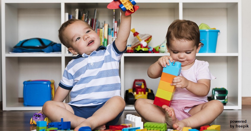 Kinder spielen