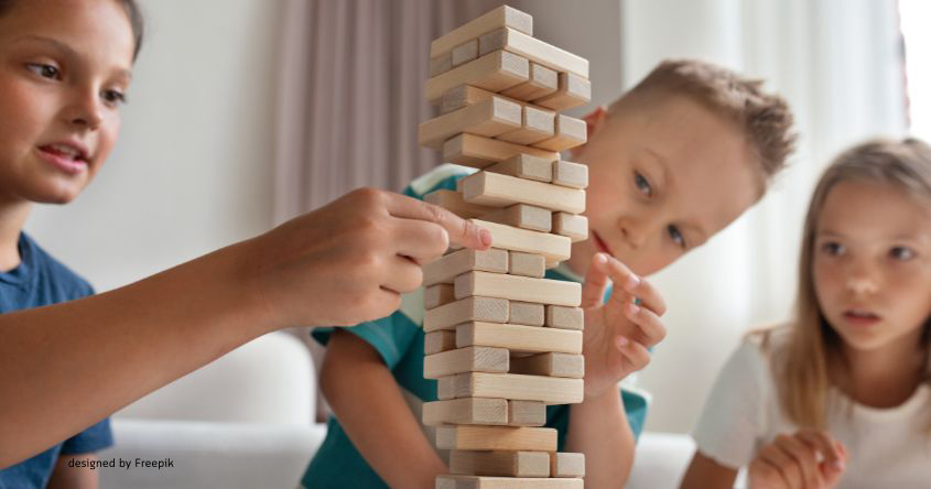 Kinder spielen