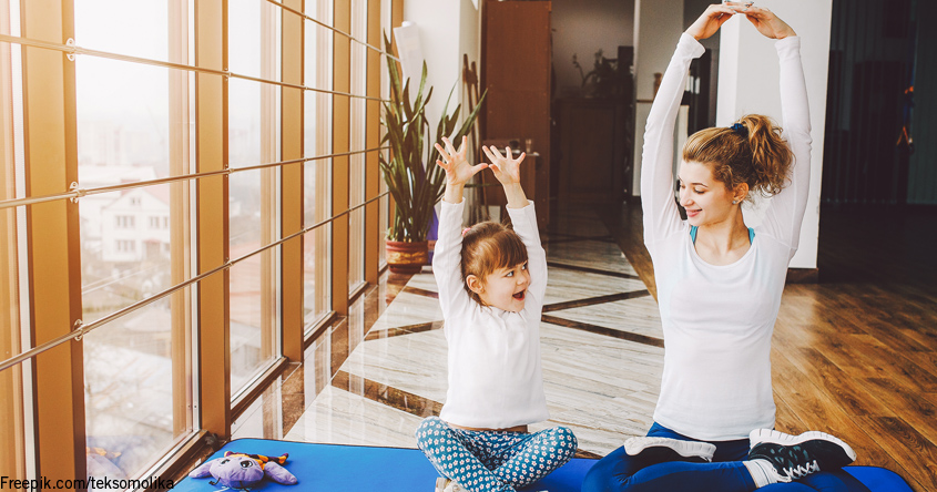 Mutter Tochter Yoga