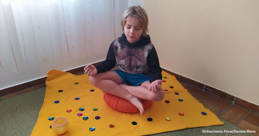 Kind bei Yoga