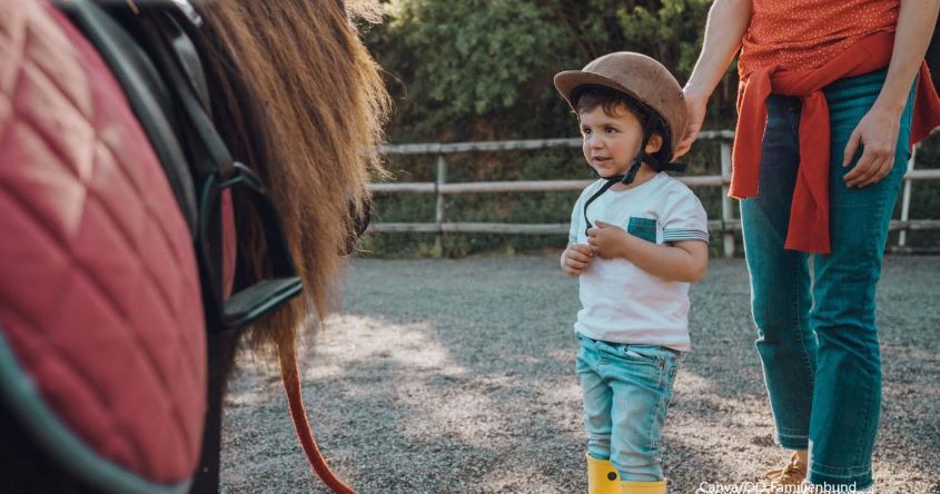 Pony, Kleinkind, Mama
