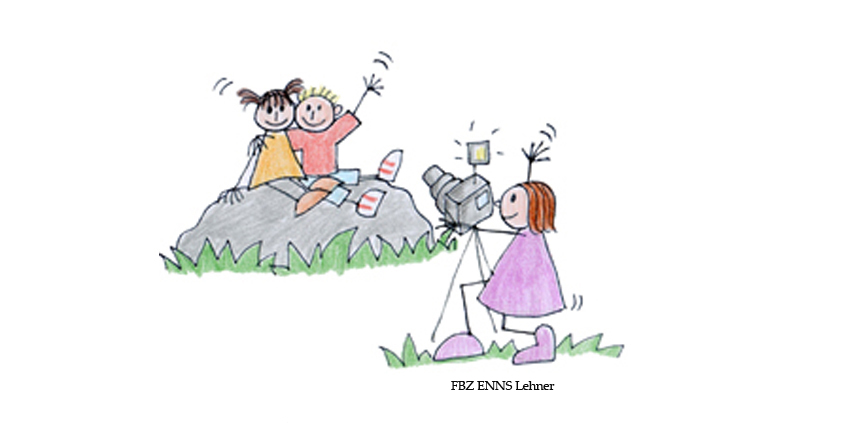 Das Bild wurde gemalt. Es zeigt 2 Personen, männlich und weiblich, die auf einem Stein sitzen in die Kamera lächeln. Vor ihnen steht die Fotografin, die ihre Kamera auf einem Stativ aufgestellt hat und den Personen zuwinkt.