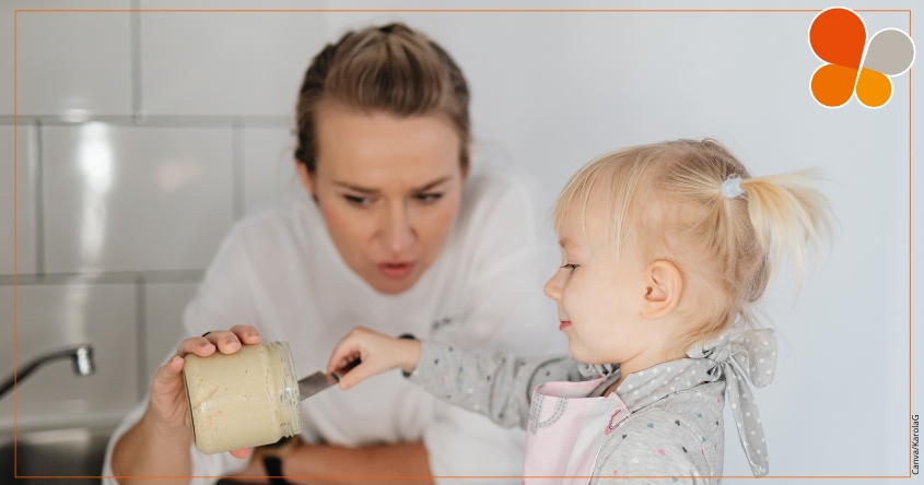 Tagesmutter mit einem Kind