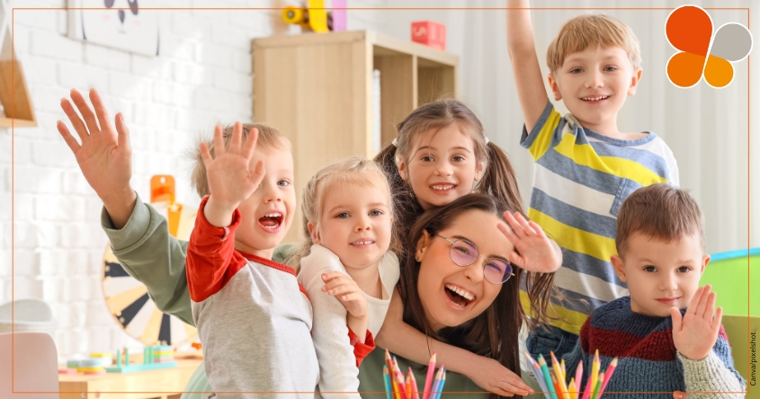 Tagesmutter und Pädagogische Assistenzkraft mit Kindern