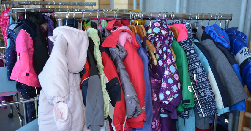 Kleider auf Kleiderstange