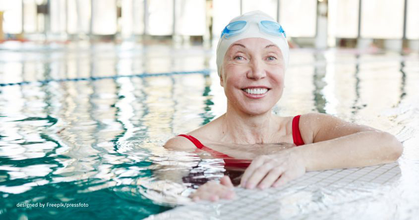Frau im Schwimmbad