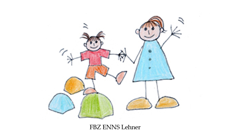 Das Bild wurde gemalt. Es zeigt eine Mama, die ihr kleines Kind an einer Hand hält, während dieses versucht auf bunten Plastiksteinen zu balancieren.