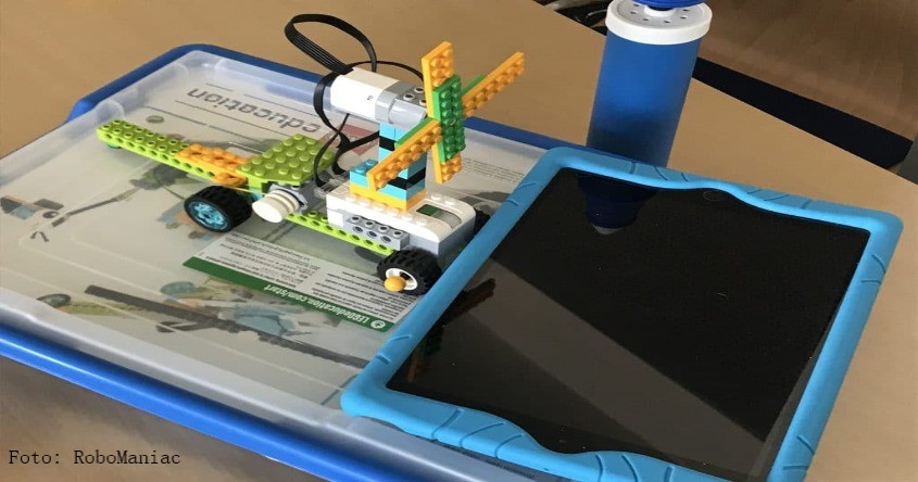 mit Lego WeDo gestaltetes Windrad und Tablet