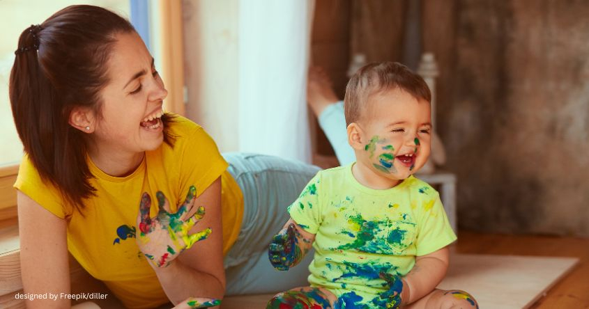 Freepik_Mama_Sohn_malen.jpg