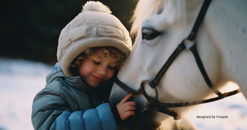 Kind mit Pferd im Winter