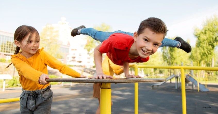 Freerunning Bub und Mädchen